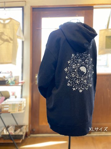 ねこの曼荼羅プルパーカー（ネイビー）の画像