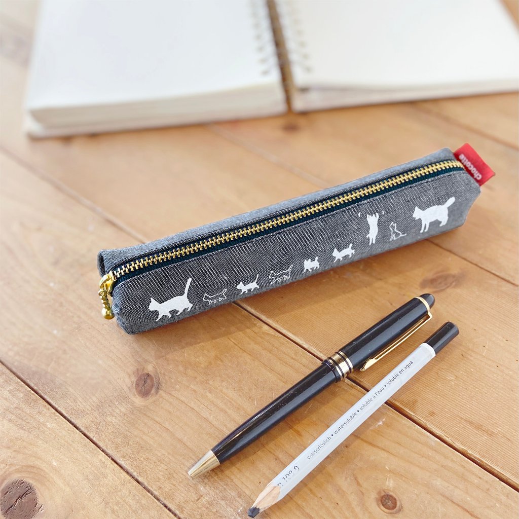 ねこ家族のペンケース（シャンブレー）の画像