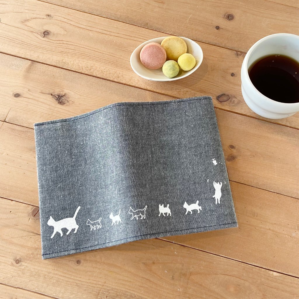 ねこ家族のブックカバー（シャンブレー）の画像