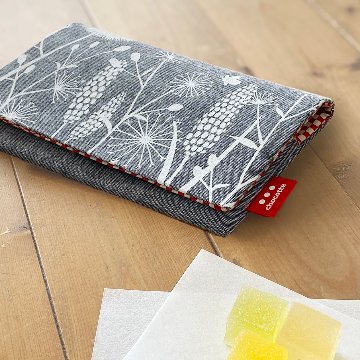 あざみとねこの懐紙入れ（シャンブレー）赤の画像