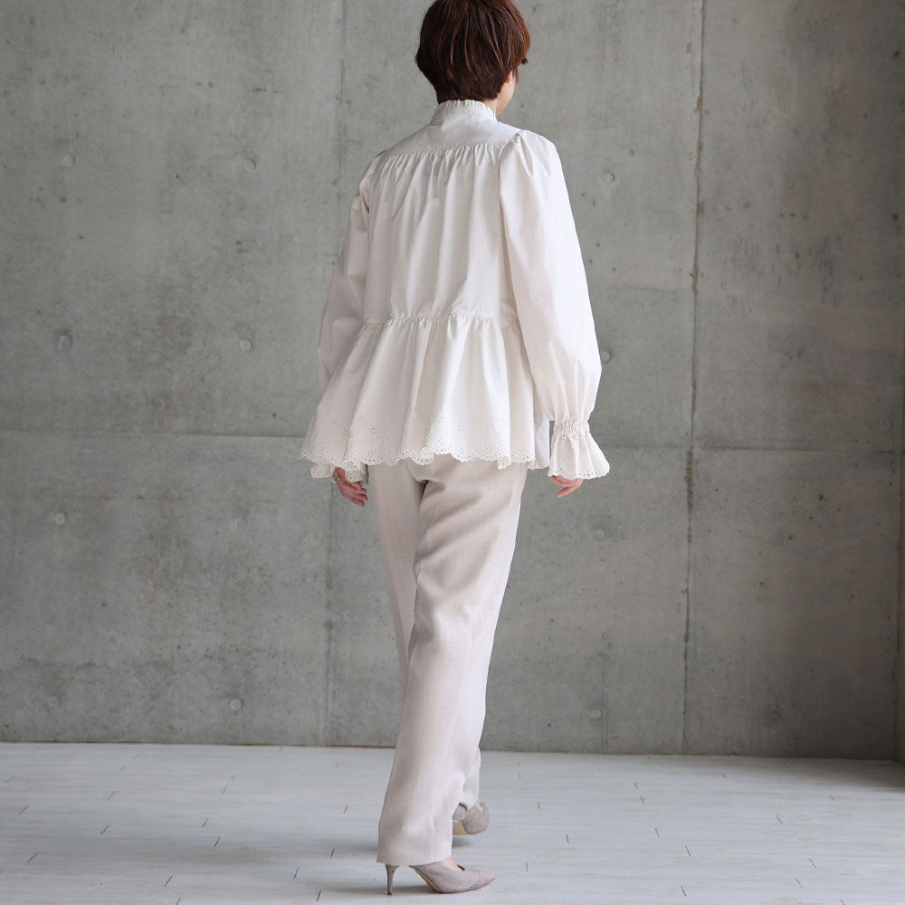 『Stella scallop』 stand collar tuck blouse　ECRU画像