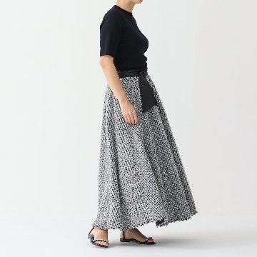『Feather jacquard』 circular long skirt MONOTONE画像