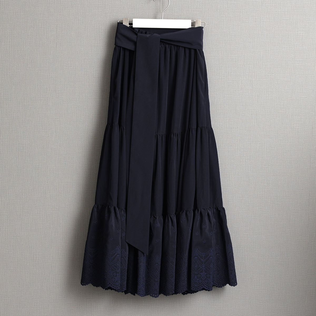『Stella scallop』 tiered skirt NAVY画像