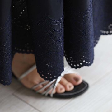 『Stella scallop』 tiered skirt NAVY画像