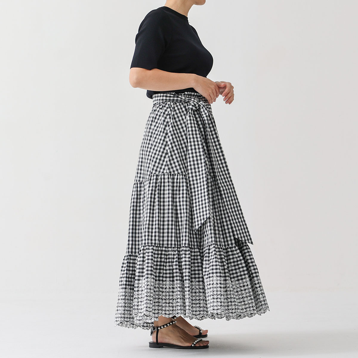 『Stella scallop』 tiered skirt WHITE×BLACK画像