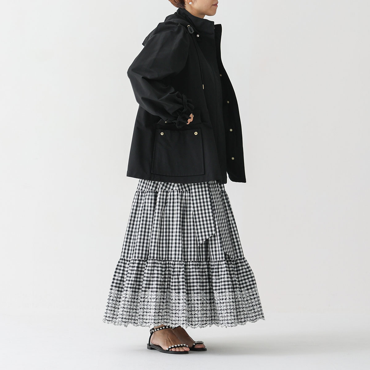 『Stella scallop』 tiered skirt WHITE×BLACK画像