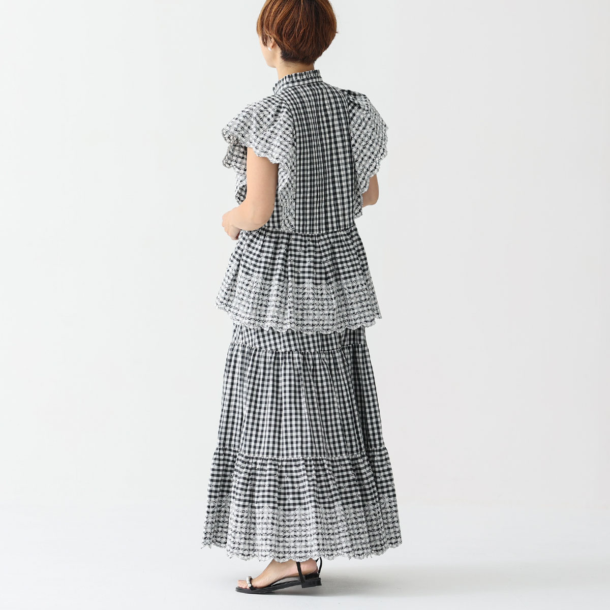 『Stella scallop』 tiered skirt WHITE×BLACK画像