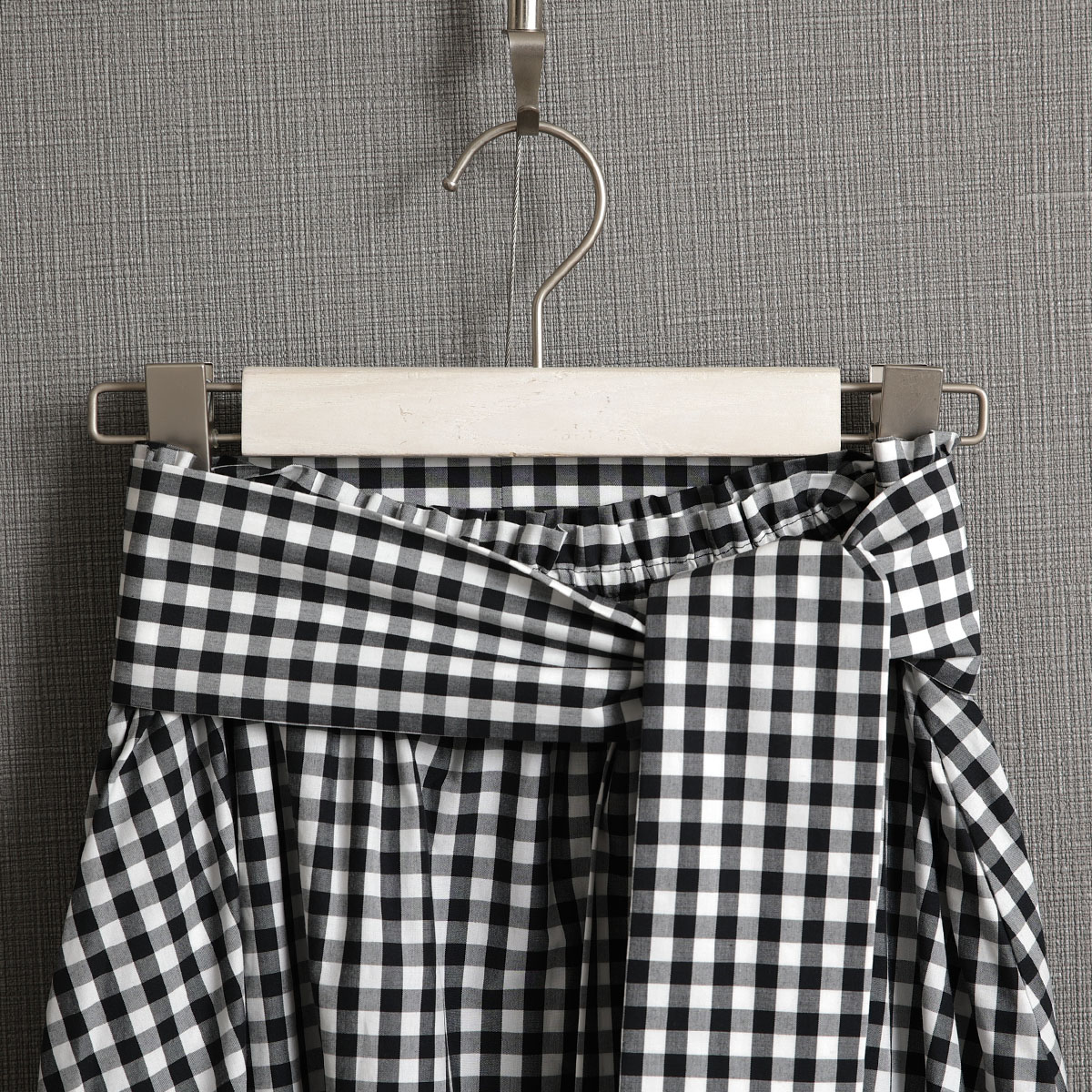 『Stella scallop』 tiered skirt WHITE×BLACK画像