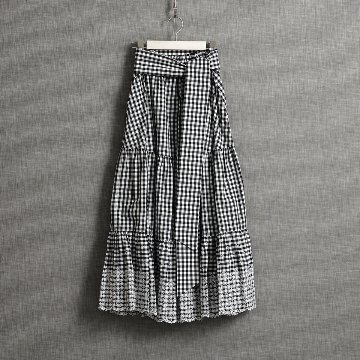 『Stella scallop』 tiered skirt WHITE×BLACK画像