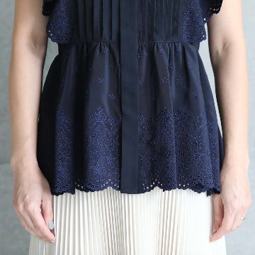 『Stella scallop』 flare sleeve blouse NAVY画像
