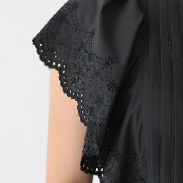 『Stella scallop』 flare sleeve blouse BLACK画像