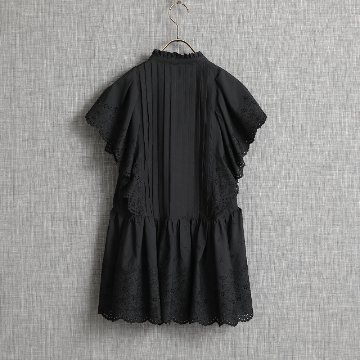 『Stella scallop』 flare sleeve blouse BLACK画像