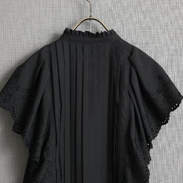 『Stella scallop』 flare sleeve blouse BLACK画像
