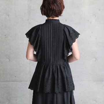 『Stella scallop』 flare sleeve blouse BLACK画像