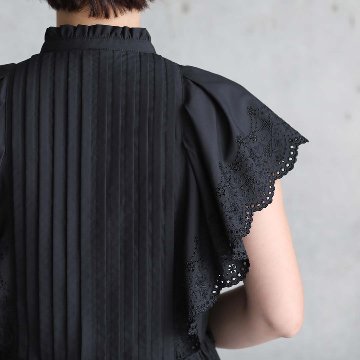 『Stella scallop』 flare sleeve blouse BLACK画像