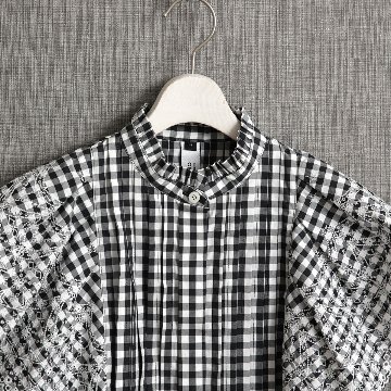『Stella scallop』 flare sleeve blouse WHITE×BLACK画像