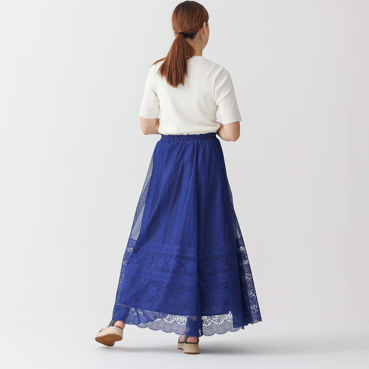 『Trellis lace』 suspenders tuck long skirt BLUE画像