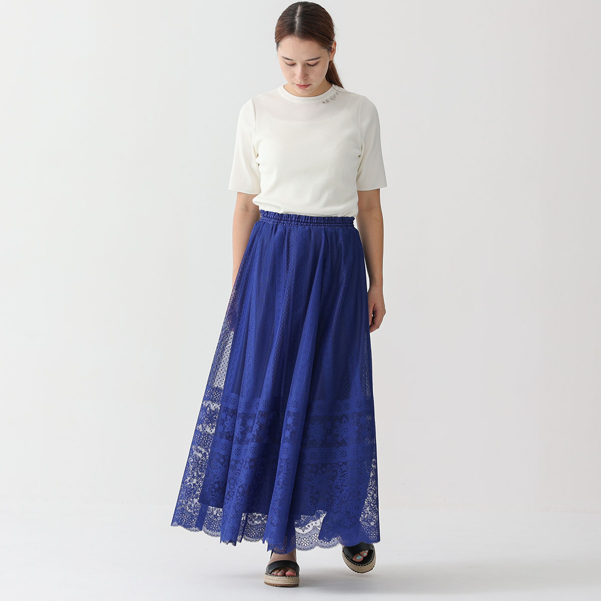 『Trellis lace』 suspenders tuck long skirt BLUE画像