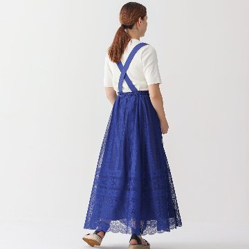 『Trellis lace』 suspenders tuck long skirt BLUE画像