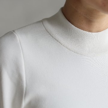 『Earring cuffs　knit』 High-neck knit　WHITEの画像