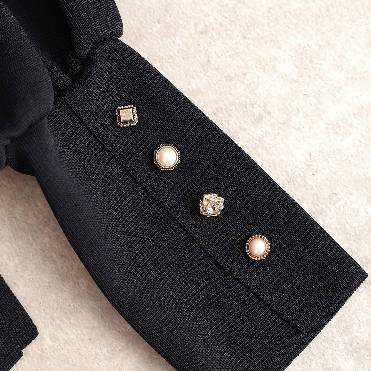 『Earring cuffs　knit』 High-neck knit　NAVYの画像