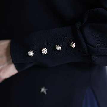 『Earring cuffs　knit』 High-neck knit　NAVYの画像