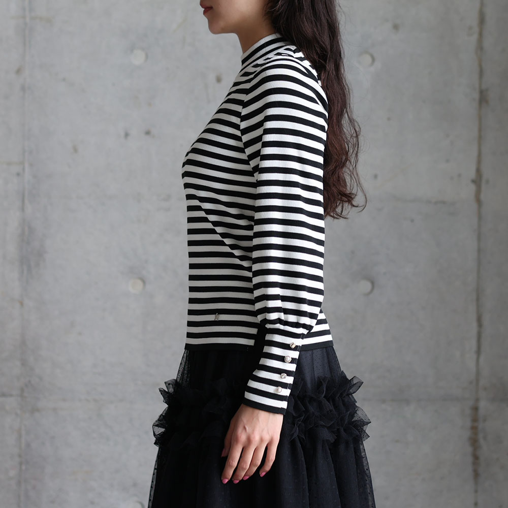 『Earring cuffs　knit』 High-neck knit　WHITE×BLACKの画像