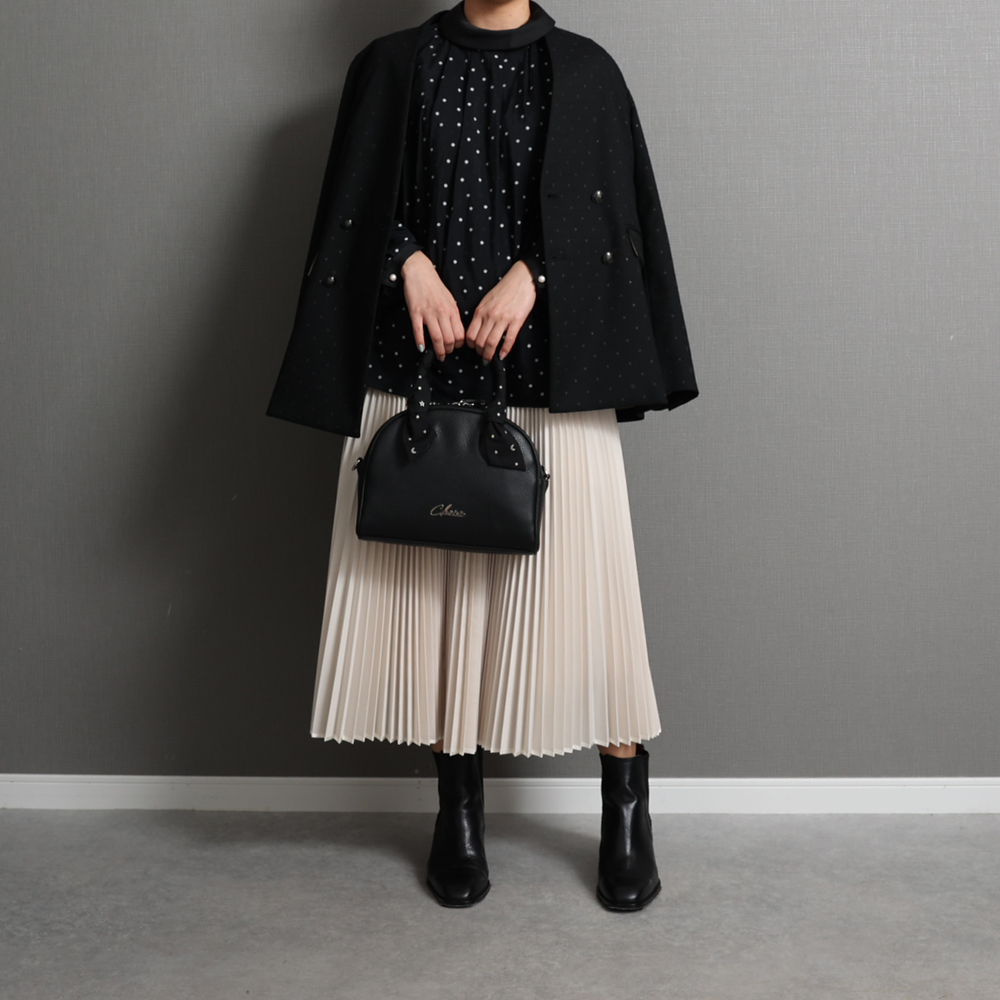 『Petite lumière』 Roll-collar blouse BLACK×WHITEの画像