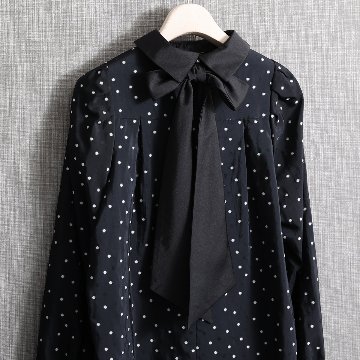 『Petite lumière』 Roll-collar blouse BLACK×WHITEの画像