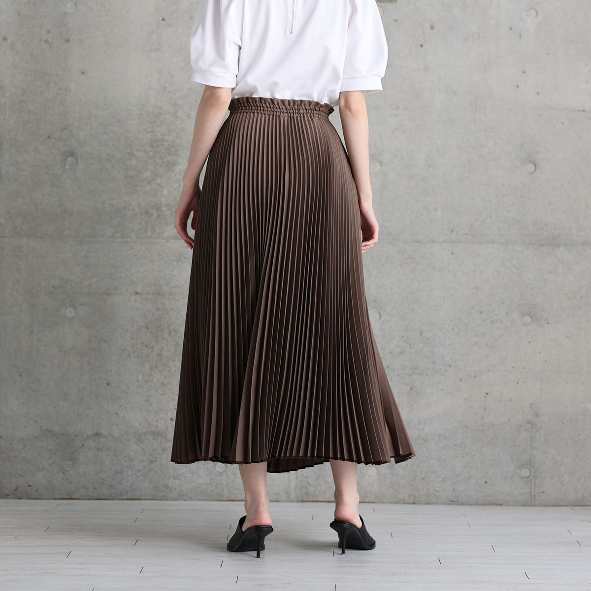 『Function pleats』 long skirt MOCHA画像