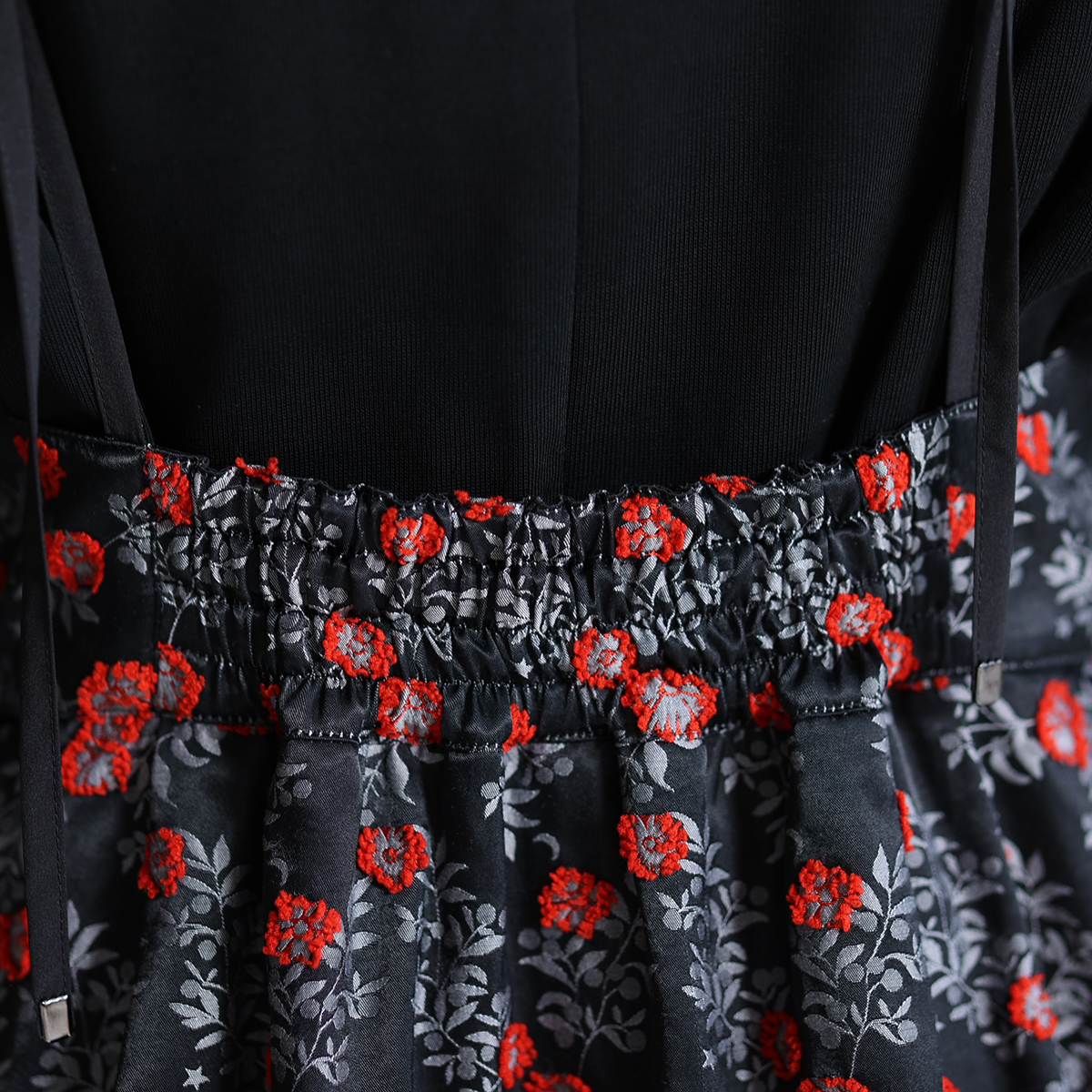 『Lumielune』 peplum camisole dress BLACK×RED画像
