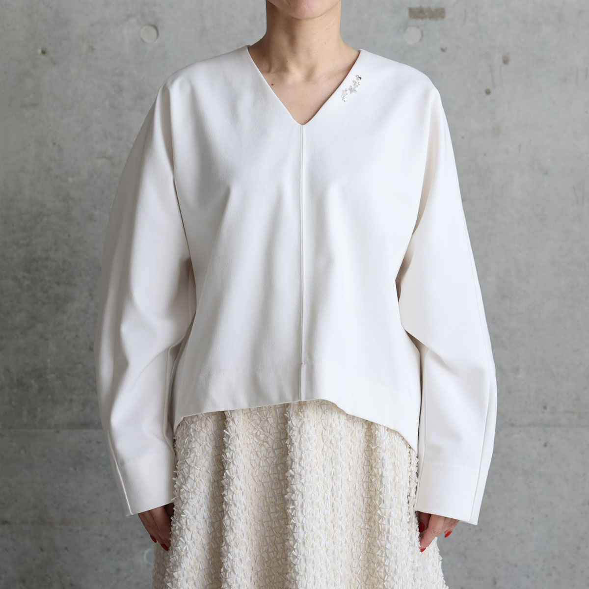 『Crape double knit』V-neck pullover tops IVORYの画像