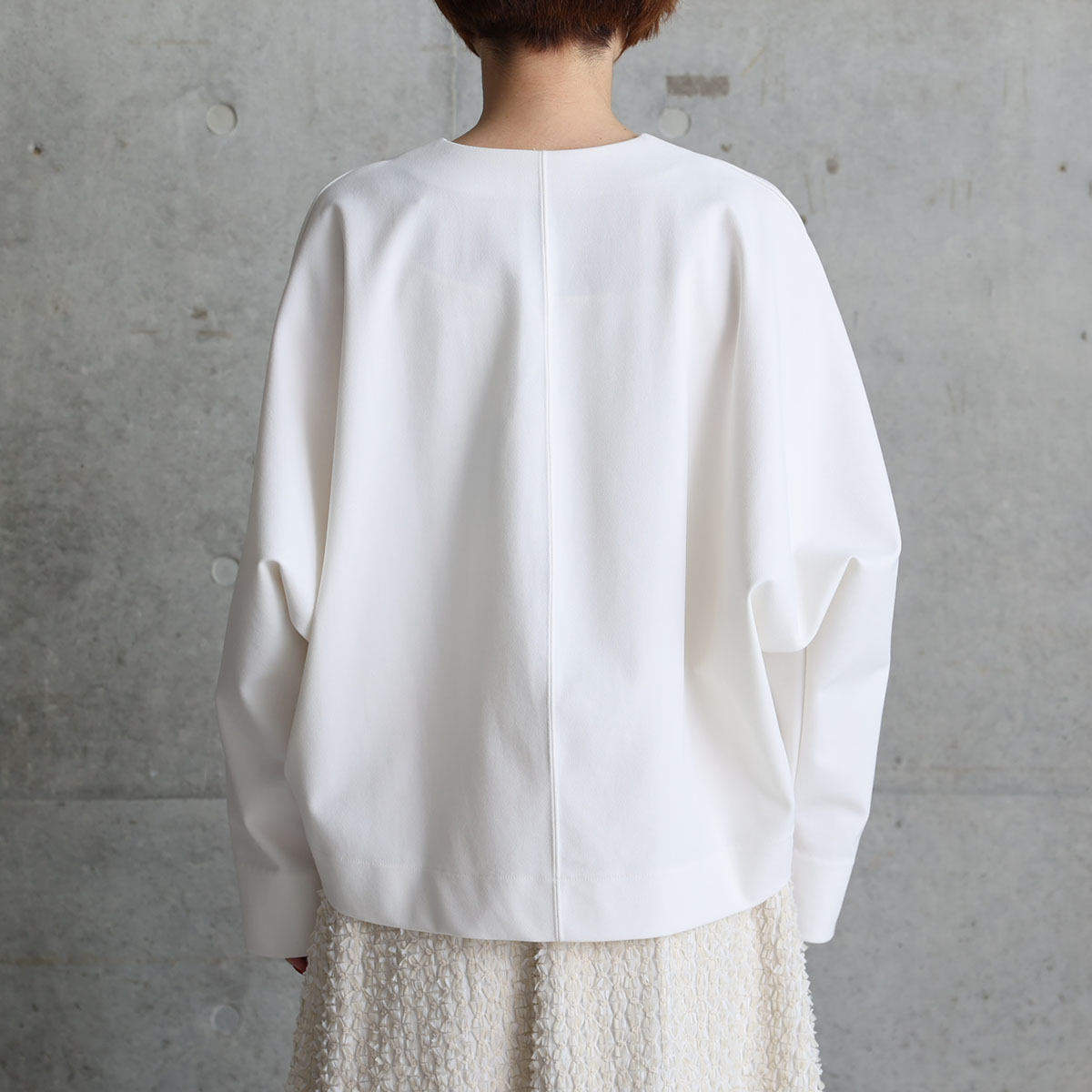 『Crape double knit』V-neck pullover tops IVORYの画像