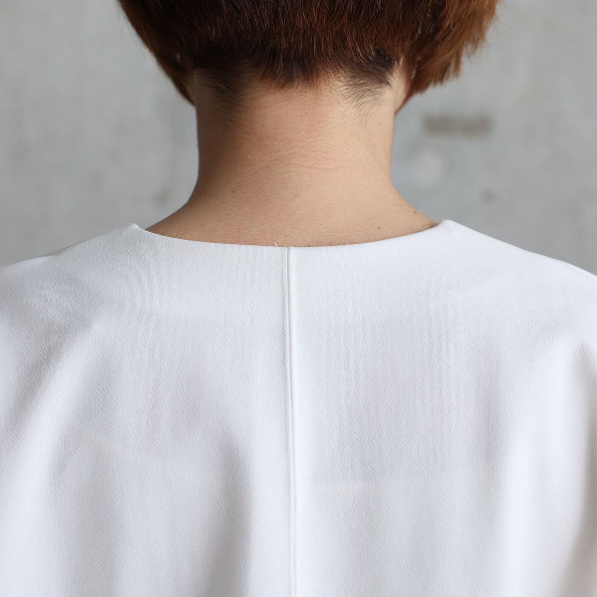 『Crape double knit』V-neck pullover tops IVORYの画像