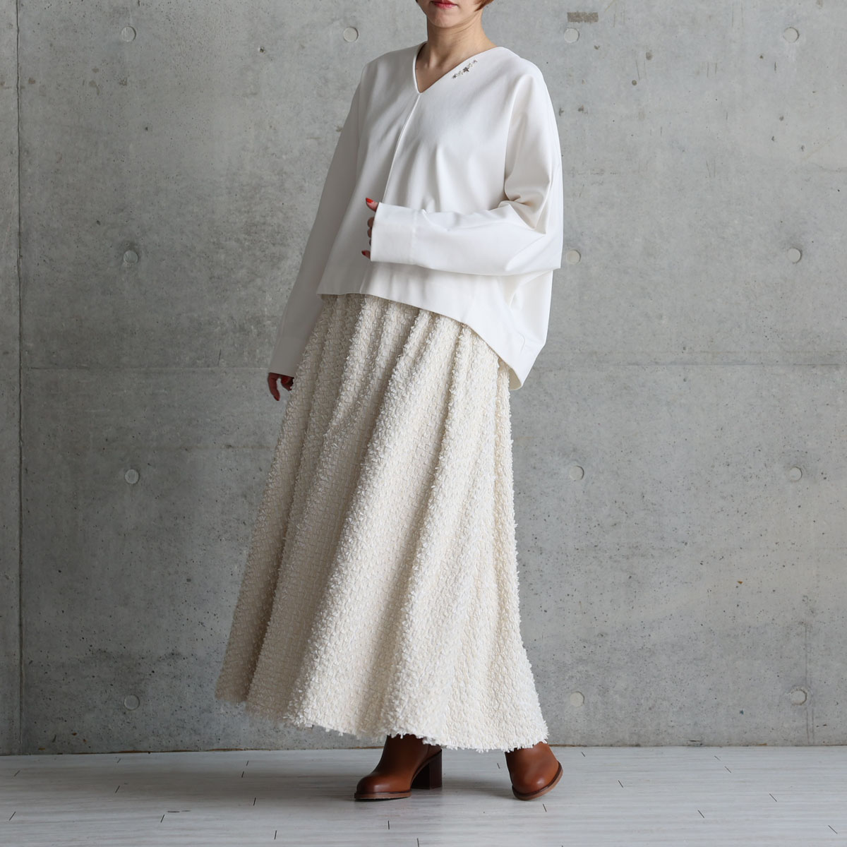 『Crape double knit』V-neck pullover tops IVORYの画像