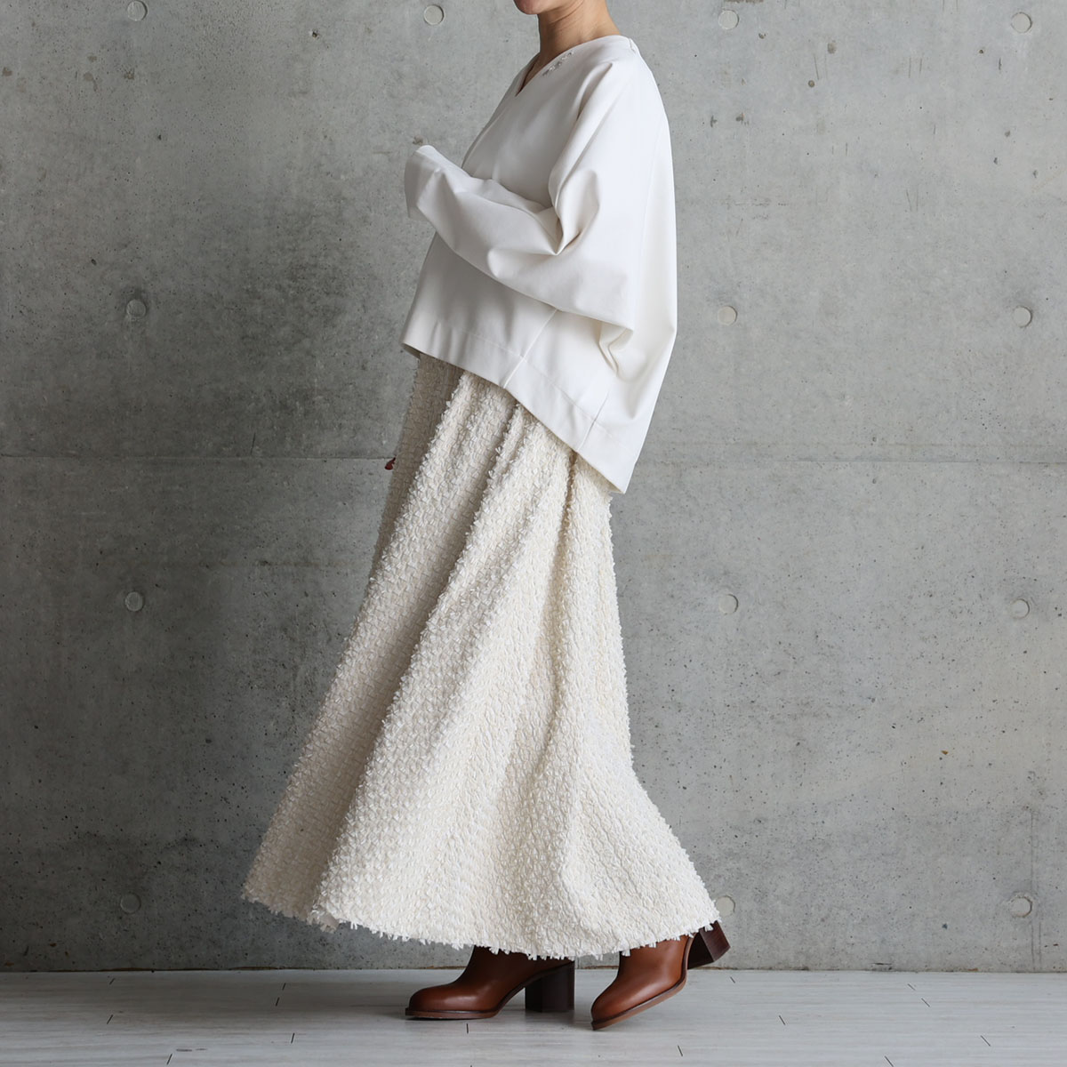 『Crape double knit』V-neck pullover tops IVORYの画像