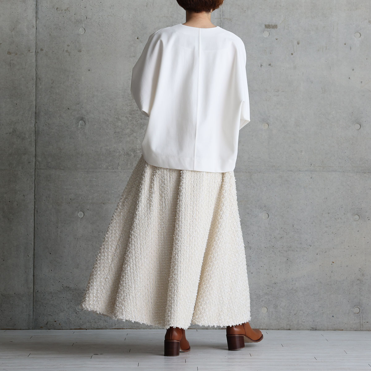 『Crape double knit』V-neck pullover tops IVORYの画像