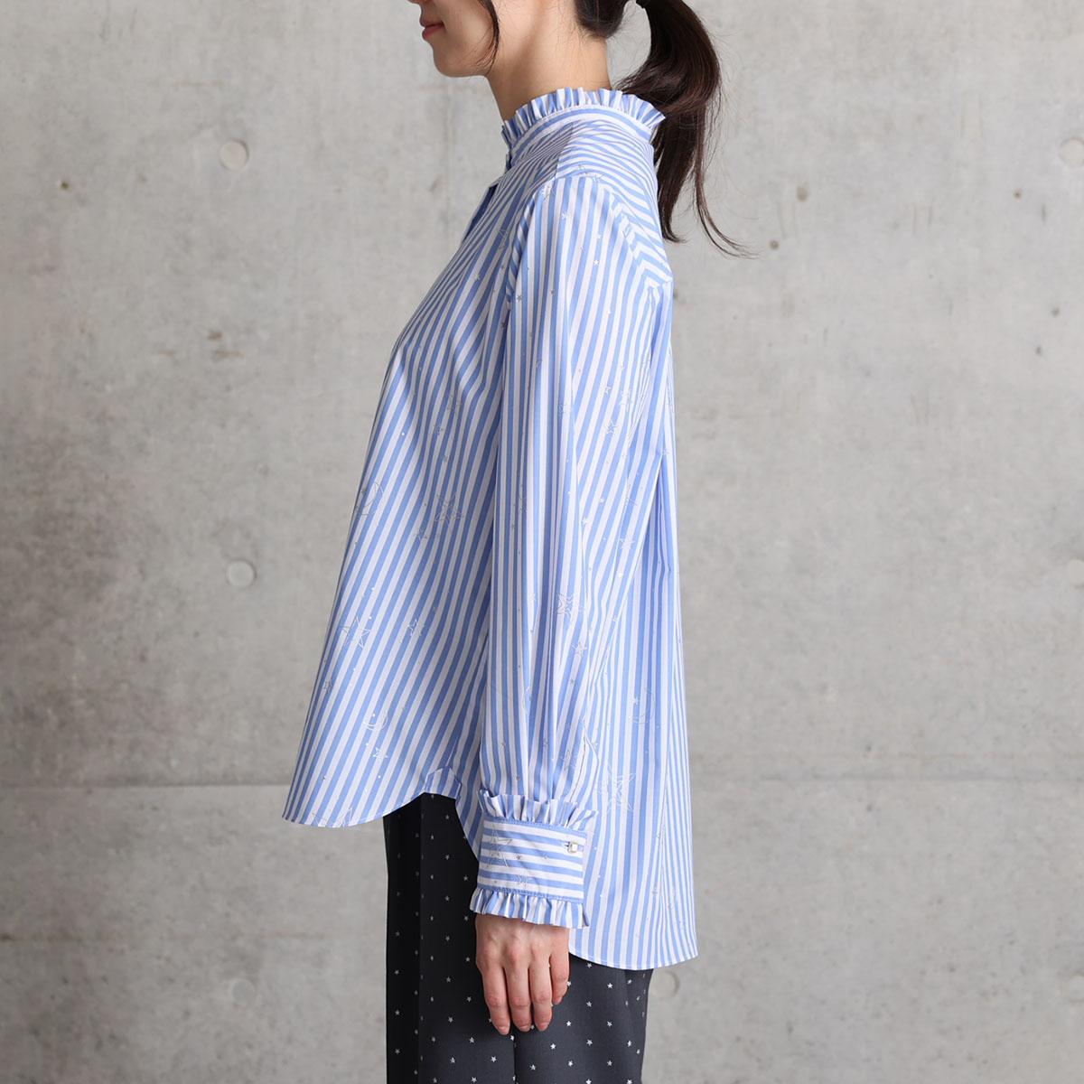 『Stella stripe』 Stand-collar blouse WHITE×SAXEの画像