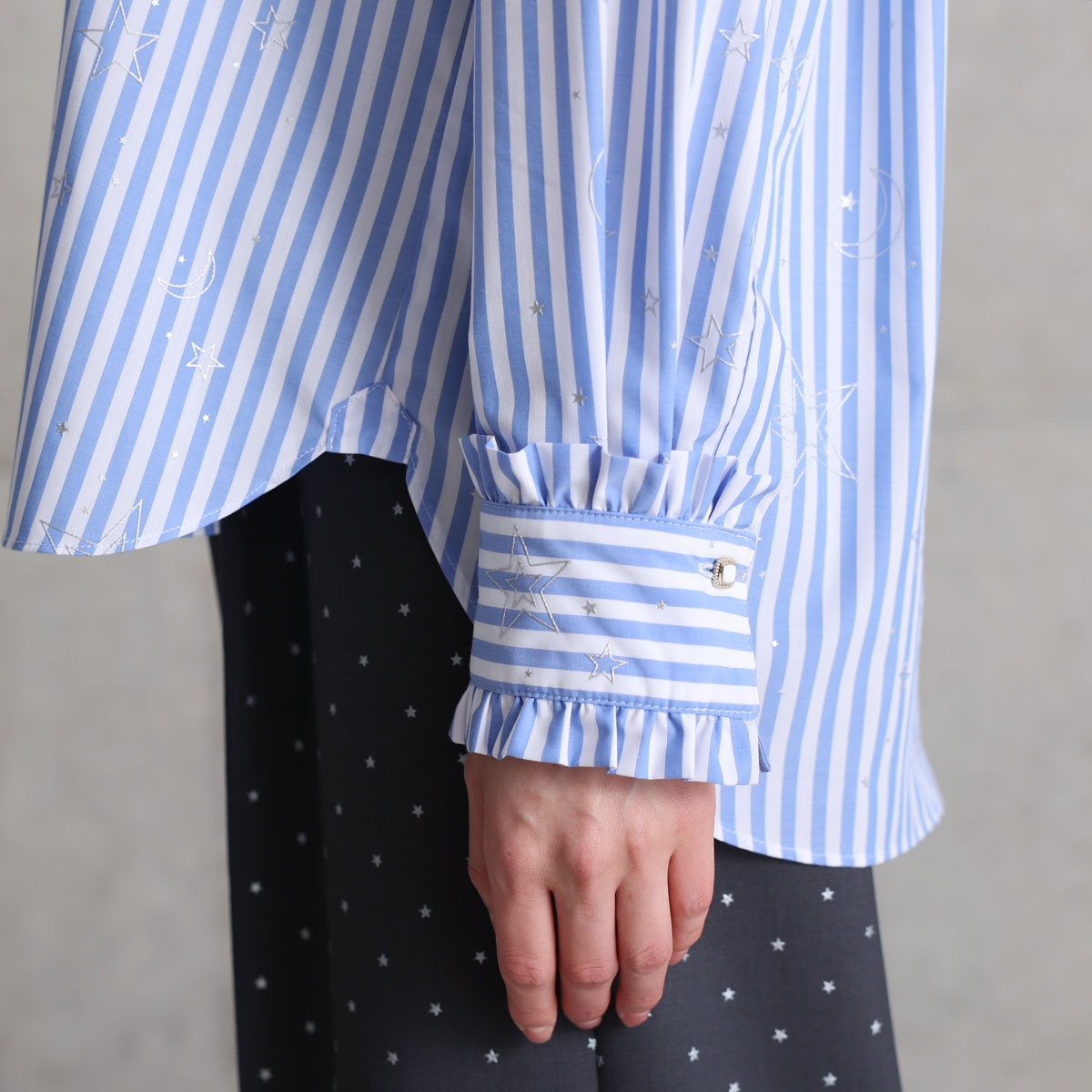 『Stella stripe』 Stand-collar blouse WHITE×SAXEの画像