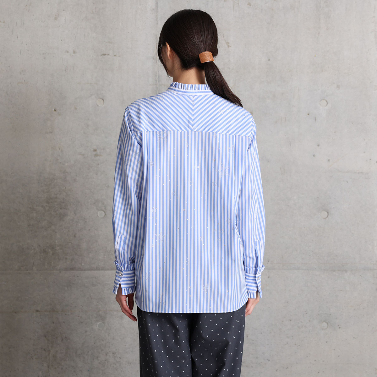 『Stella stripe』 Stand-collar blouse WHITE×SAXEの画像