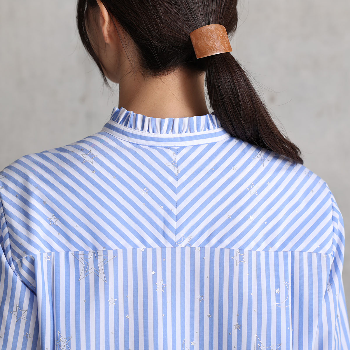 『Stella stripe』 Stand-collar blouse WHITE×SAXEの画像