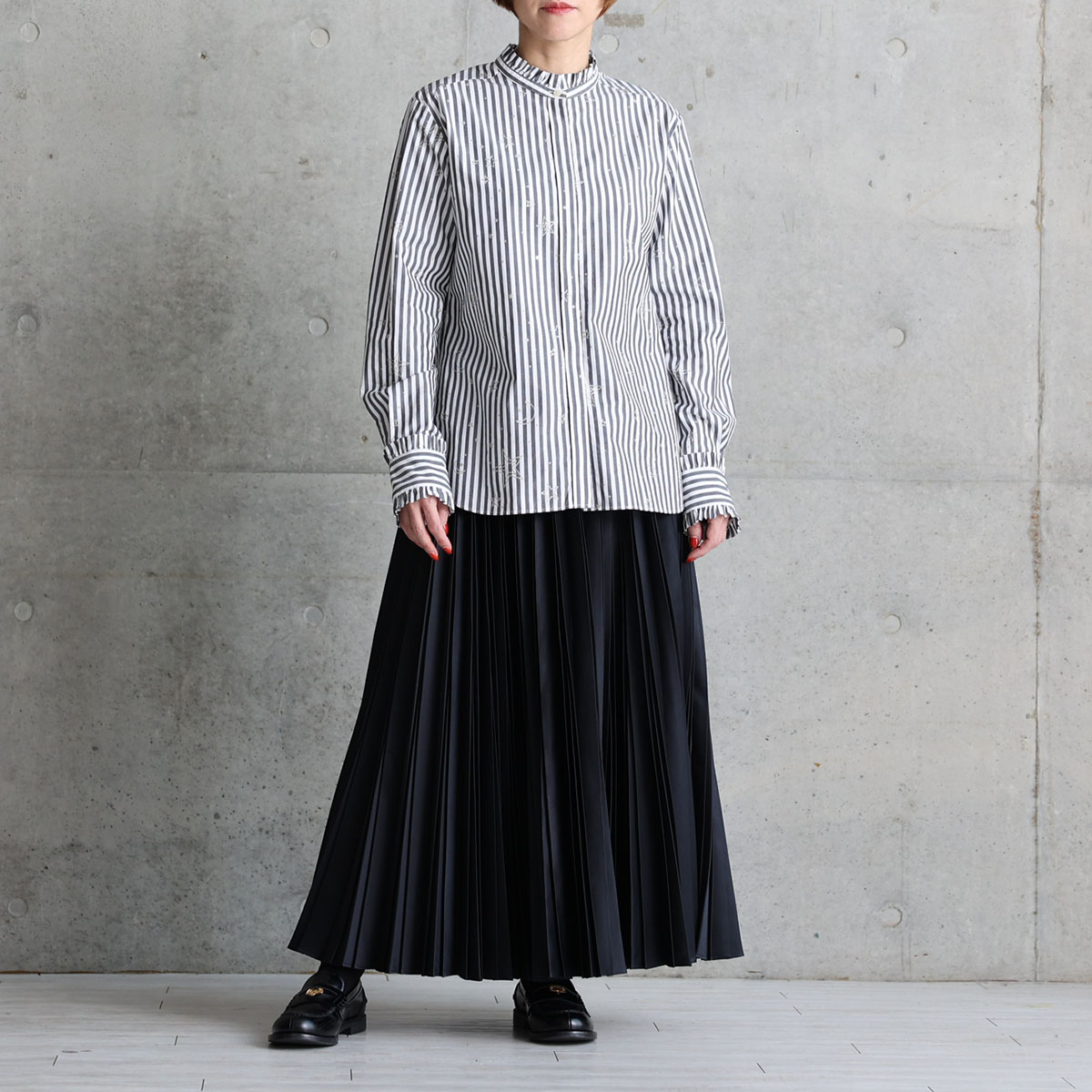 『Stella stripe』 Stand-collar blouseWHITE×BLACKの画像