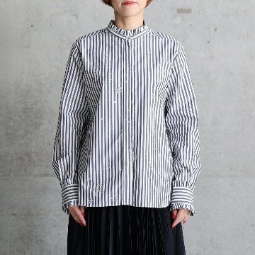 『Stella stripe』 Stand-collar blouseWHITE×BLACKの画像