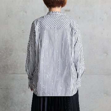 『Stella stripe』 Stand-collar blouseWHITE×BLACKの画像