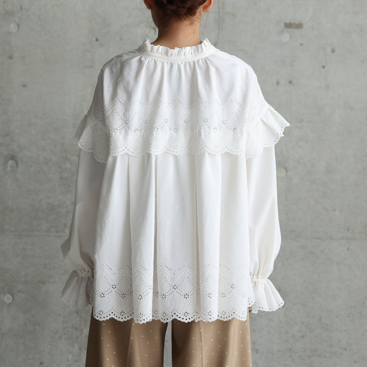 『Stella scallop』 Pullover blouse ECRUの画像