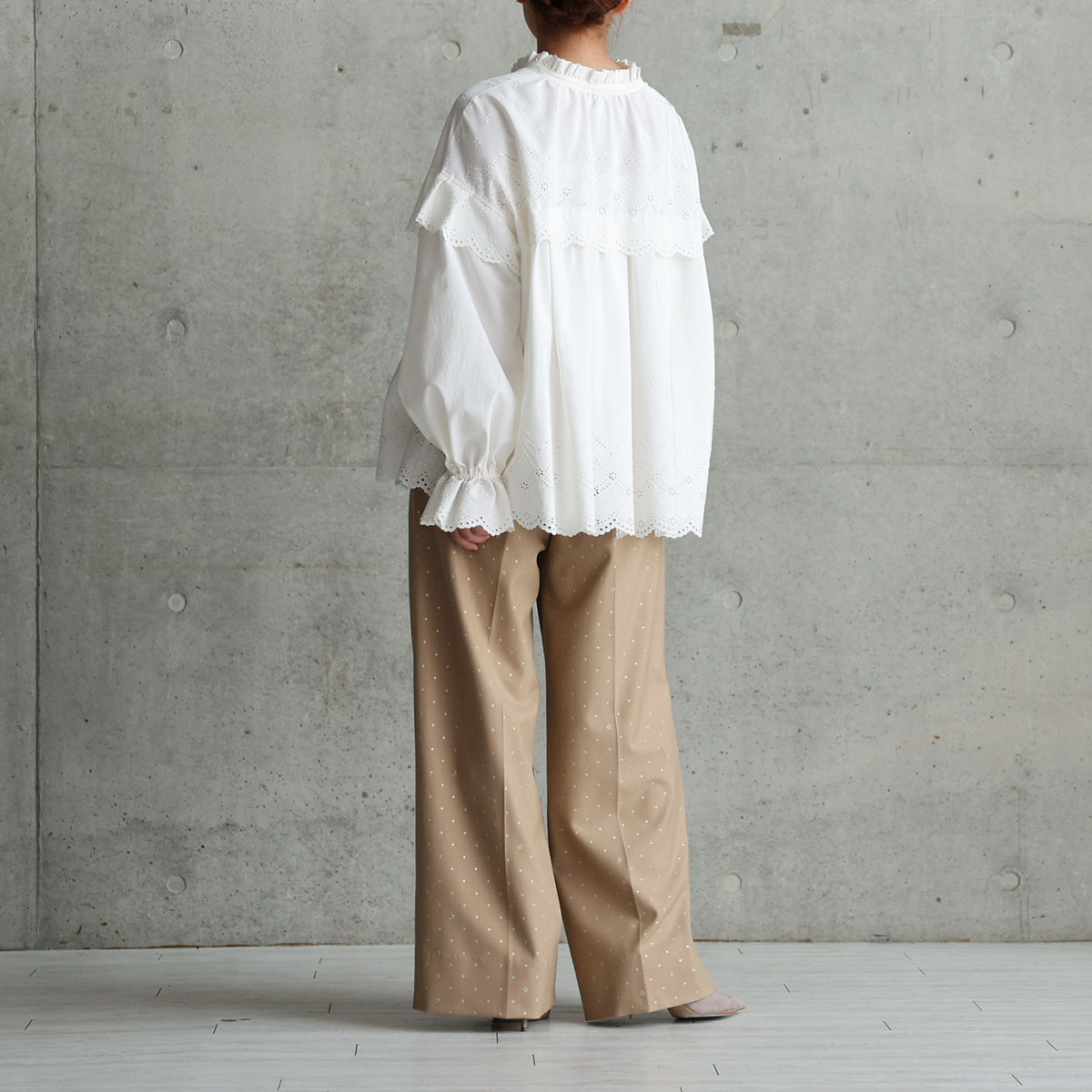 『Stella scallop』 Pullover blouse ECRUの画像