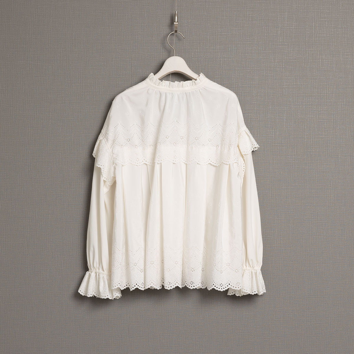 『Stella scallop』 Pullover blouse ECRUの画像