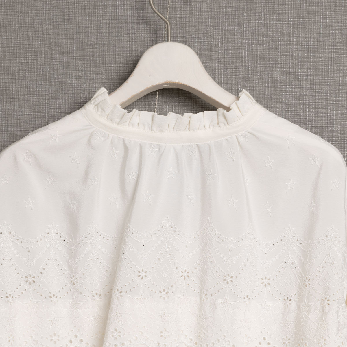 『Stella scallop』 Pullover blouse ECRUの画像