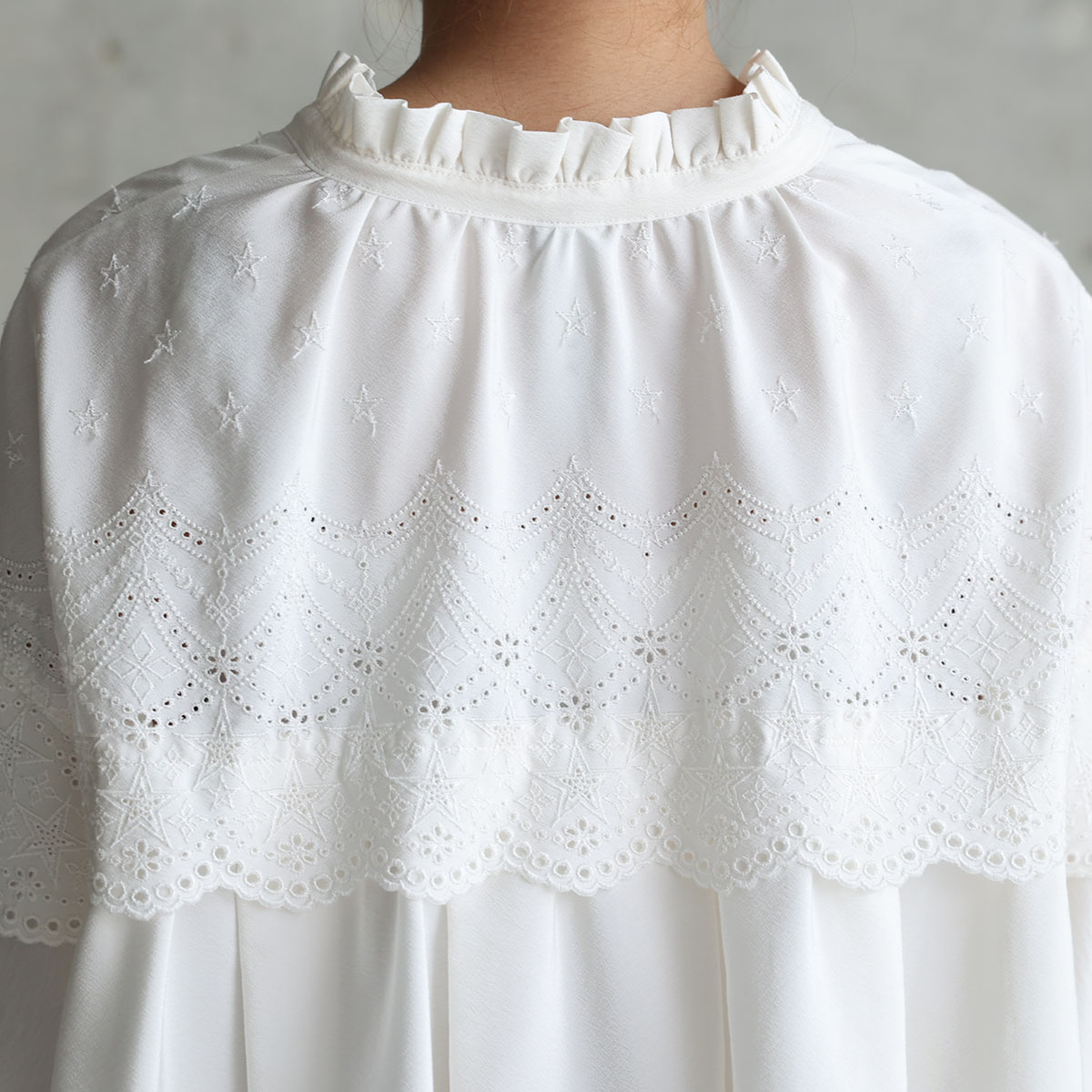 『Stella scallop』 Pullover blouse ECRUの画像