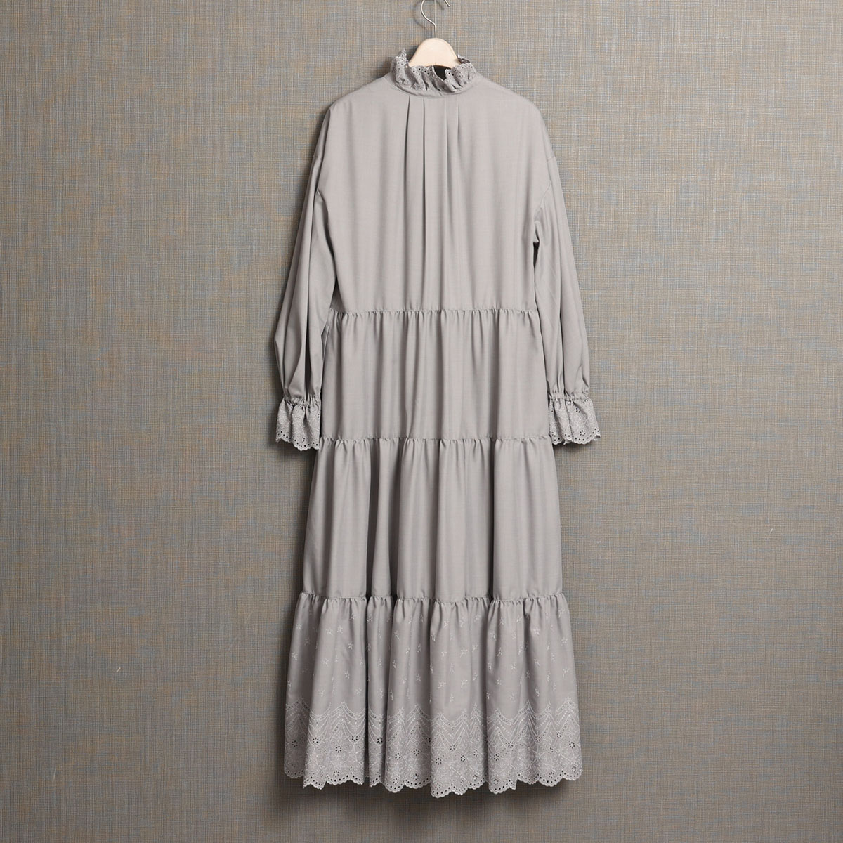 『Stella scallop』 Tiered dress L-GRAYの画像